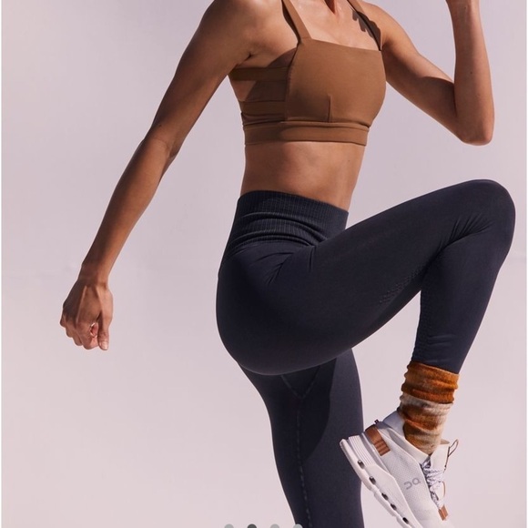 NEW! Free People Good Karma Leggings size M/L- no tag or outside logo - Picture 2 of 5